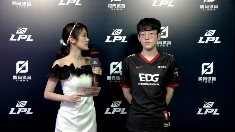 不同文化背 不同文化背